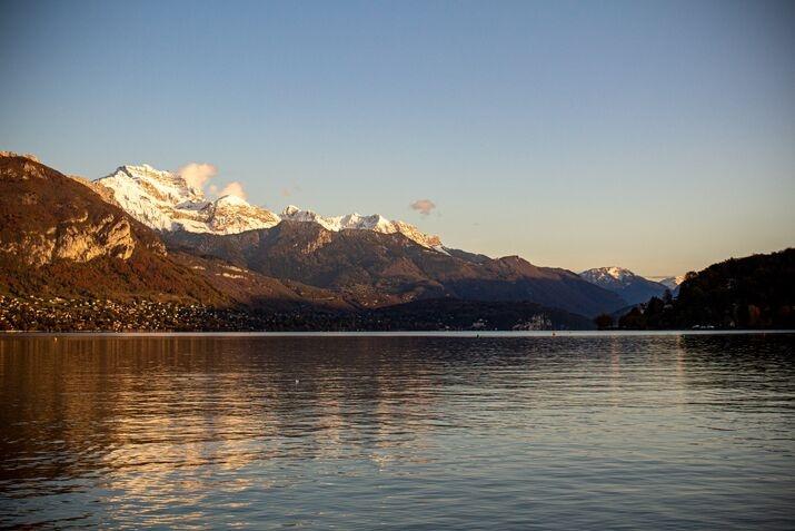 Pokhara travel guide for first-time visitors with Phewa Lake view
